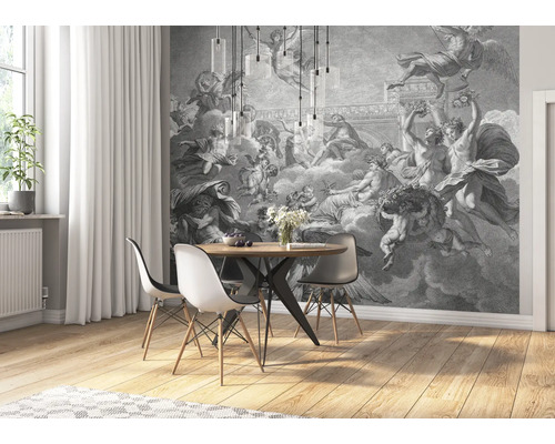 Esszimmer mit Wandbild im klassischen Stil, Esstisch und Stühlen.