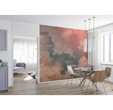 Salon avec papier peint photo de nuages, table à manger et chaises pour une ambiance lumineuse et chaleureuse.