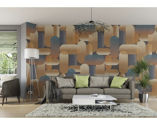 Salon avec canapé, tapis, lampadaire et papier peint à motifs