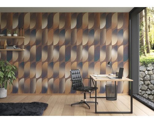 Bureau avec bureau, chaise de bureau et papier peint à motifs
