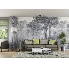 Wohnzimmer mit Sofa, Couchtisch, Stehlampe und Dschungeltapete