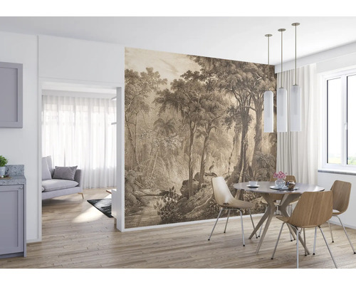 Pièce lumineuse avec table à manger et papier peint à motif de forêt