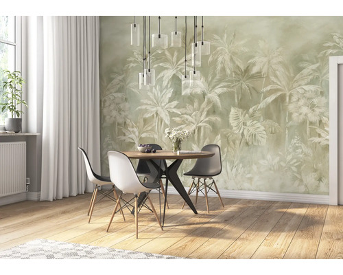 Salle à manger avec table à manger, chaises et papier peint mural avec motif de palmiers