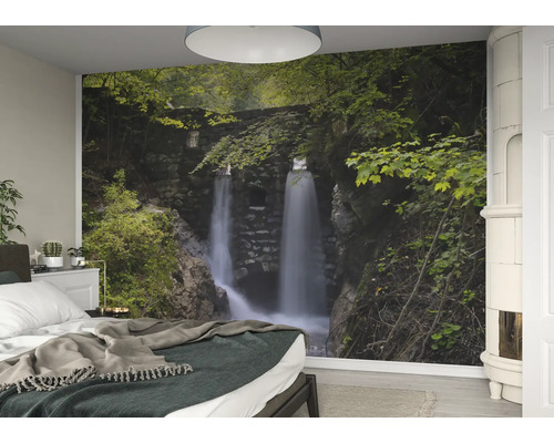 Chambre à coucher avec papier peint photo motif cascade
