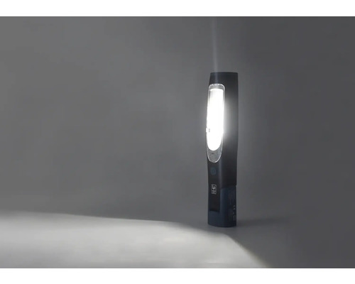 Lampe de travail LED en fonctionnement