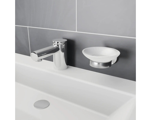 Waschtischarmatur und Seifenschale im Badezimmer