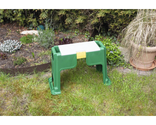 Tabouret de jardin avec coussin à l''extérieur