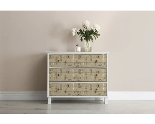 Commode avec trois tiroirs et décor