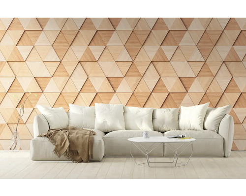 Salon avec canapé et panneau mural triangulaire