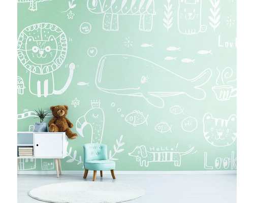Chambre d''enfant avec meubles et papier peint à motifs d''animaux