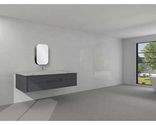 Salle de bains moderne avec meuble sous-lavabo gris, lavabo, miroir et fenêtre