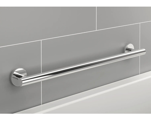 Barre d''appui en métal dans la salle de bain