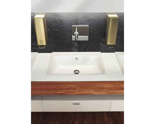 Badezimmer Waschtisch mit Armatur und Seifenspender