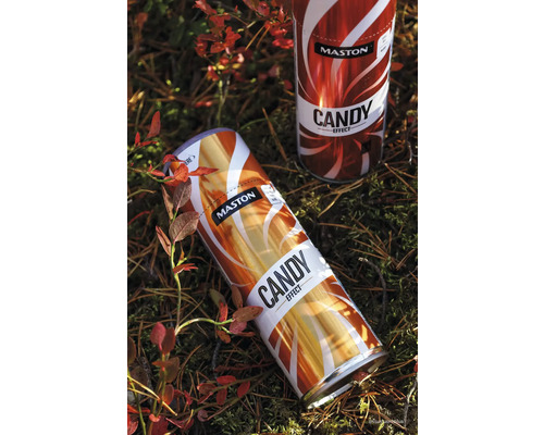 Deux bombes de peinture Maston Candy Effect sur un sol forestier.