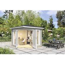 Garten mit Holzgartenhaus und Sitzgruppe