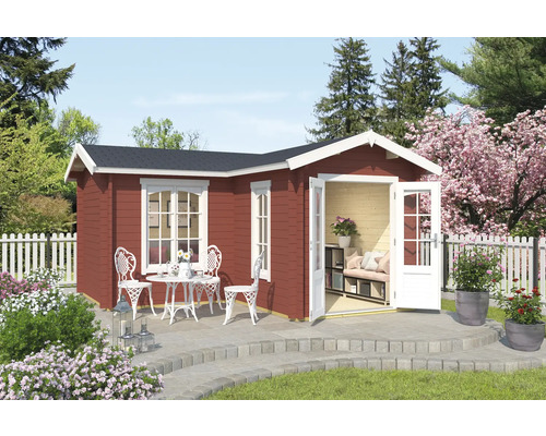 Abri de jardin Outdoor Life Portsmouth 44 avec plancher 450 x 447,6 cm rouge de Falun Abri de jardin en bois avec terrasse, mobilier de jardin et portes ouvertes.