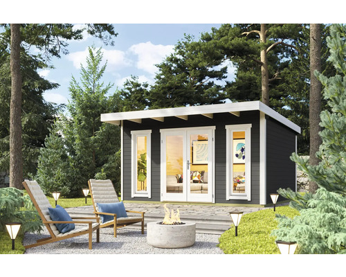 Abri de jardin Outdoor Life Sicily 1 avec plancher 430 x 440 cm gris carbone Scène de jardin avec une maison de jardin en bois, deux chaises longues, un foyer et un éclairage extérieur dans un jardin