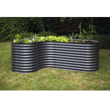 Hochbeet aus Metall mit Bepflanzung im Garten