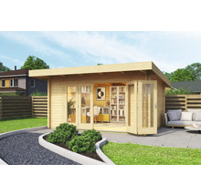 Abri de jardin en bois avec portes-fenêtres et mobilier de bureau dans le jardin