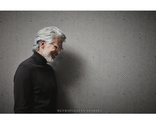 Tapete mit geometrischem Muster im Wohnraum