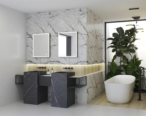 Salle de bains moderne avec meuble-lavabo double, miroirs et baignoire îlot