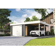 Garage avec abri de voiture en bois et allée pavée