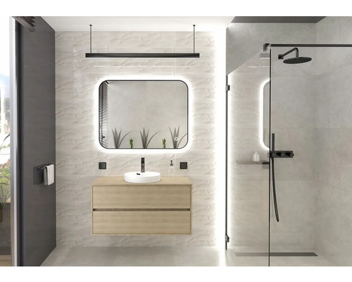 Salle de bains claire avec meuble-lavabo, miroir avec éclairage et douche