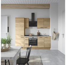 Cuisine moderne avec façades en bois, hotte aspirante et table à manger