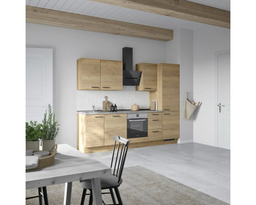 Cuisine claire avec aspect bois, hotte aspirante et table à manger