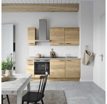 Cuisine moderne avec façades en bois, hotte aspirante et table à manger