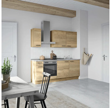 Cuisine claire avec structure en bois, hotte aspirante et table à manger