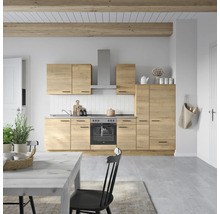 Cuisine moderne avec façades en bois, hotte aspirante et table à manger