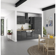 Cuisine moderne avec façades grises brillantes, plan de travail décor bois et table à manger