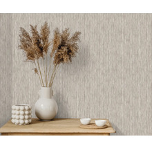 Papier peint à motif vertical dans une pièce à vivre