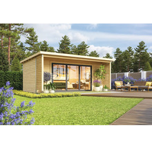 Modernes Gartenhaus mit Schiebetür und Terrasse im Garten