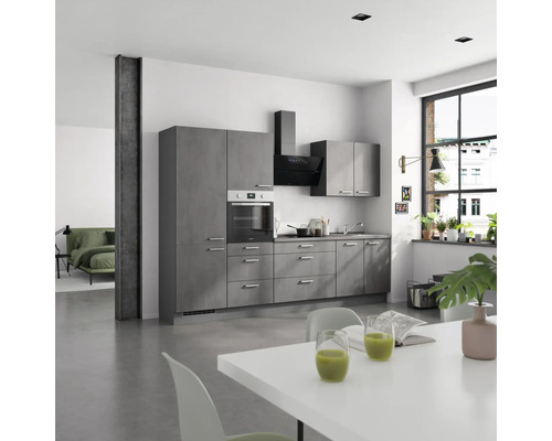 Graue Küche mit Elektrogeräten in modernem Interieur