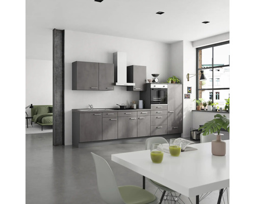 Cuisine moderne et lumineuse avec armoires grises, hotte blanche et table à manger