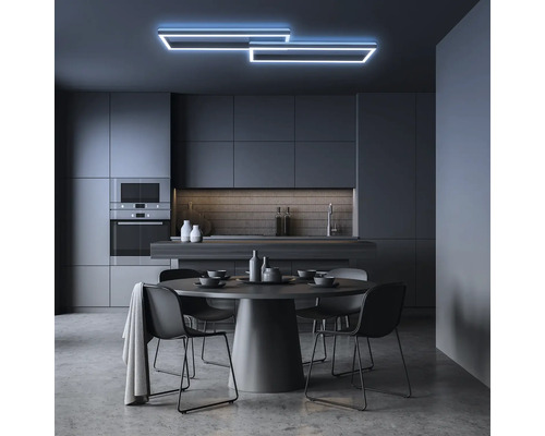 Modernes Küchendesign mit Esstisch und LED Deckenleuchte