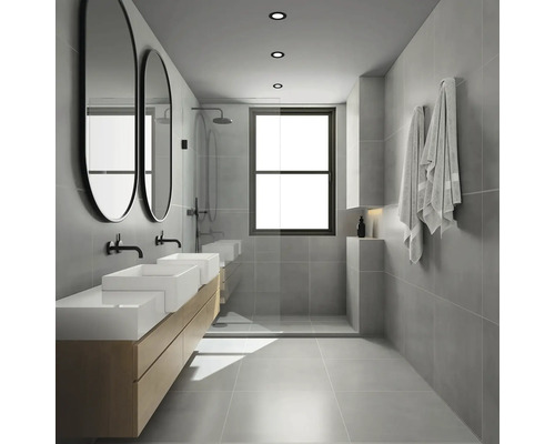 Salle de bain moderne avec deux lavabos, miroirs, douche et carrelage gris