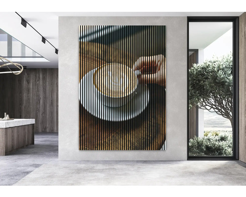 Wandbild mit Kaffeetasse auf Tisch im modernen Raum