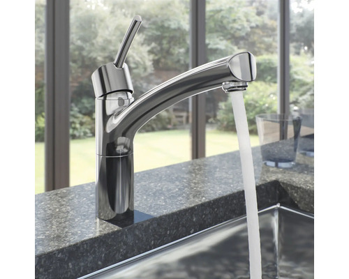 Robinet de cuisine avec eau courante