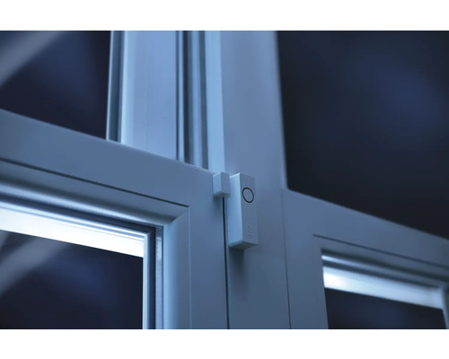 Fenêtre avec détecteur de porte et de fenêtre installé