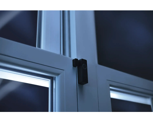Ring Alarmsensor an einem Fensterrahmen