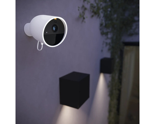 Philips Hue Überwachungskamera zur Aussenmontage an einer Hauswand
