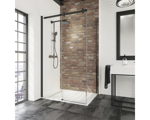Porte de douche avec paroi latérale SCHULTE Alexa Style 2.0 ExpressPlus 120 x 90 cm couleur du profilé noir décor de vitre verre transparent avec verre antitache poignée barre Douche à l''italienne avec cadre noir et paroi en verre devant un mur de briques.