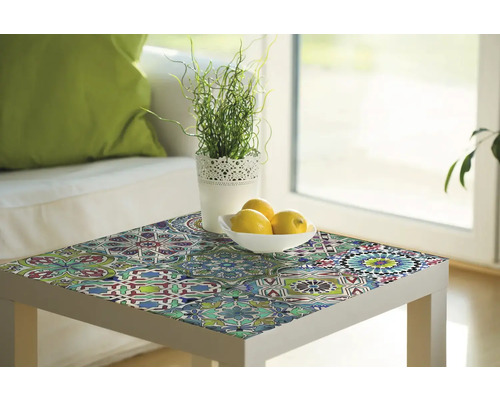 Table carrée avec film décoratif à motifs de carreaux