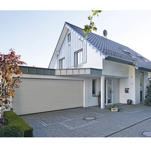 Einfamilienhaus mit Garage und gepflasterter Auffahrt