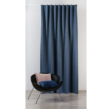 Écharpes décoratives en tissu avec suspension à boucles à côté du fauteuil