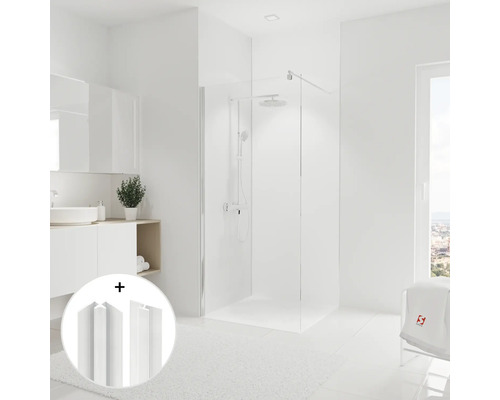 Modernes Badezimmer mit Duschkabine, Waschbecken und Accessoires für ein helles, organisiertes Ambiente