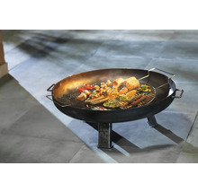 Brasero avec grille et différents aliments